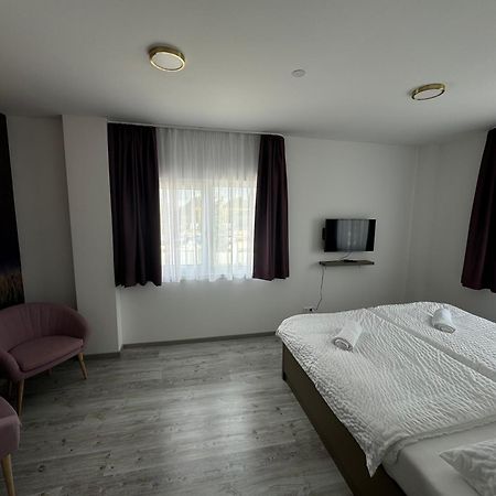 Potkerek Motel Győr Eksteriør billede