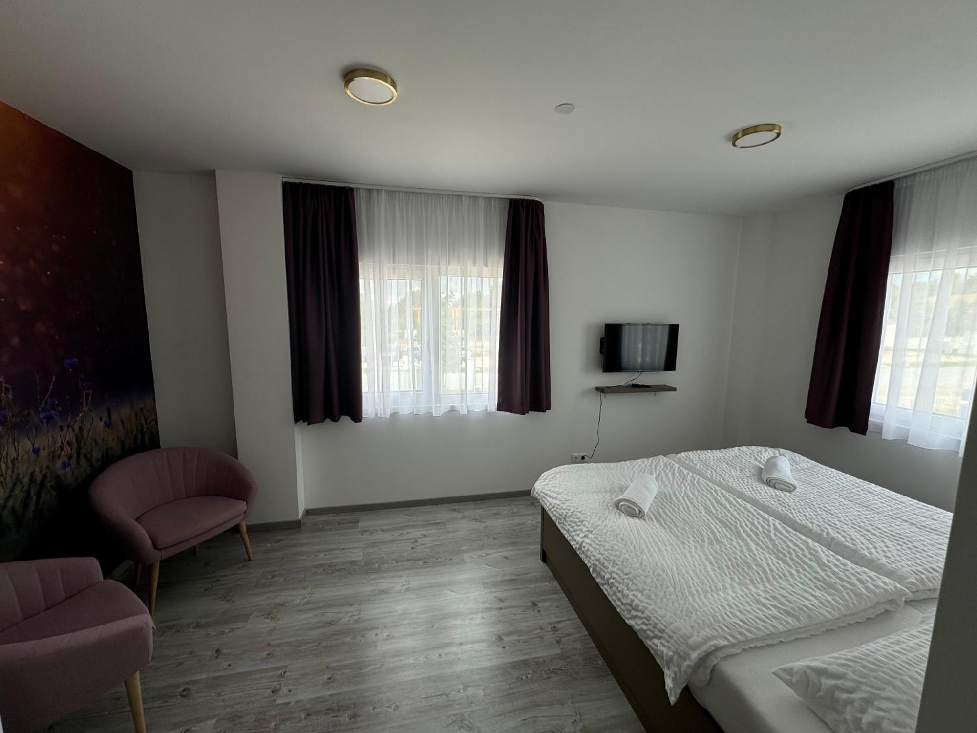 Potkerek Motel Győr Eksteriør billede